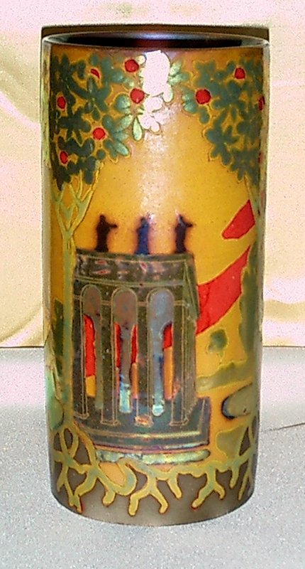 Zsolnay szecessziós, panorámaképes váza ókori romokat ábrázoló dekorációval ábr